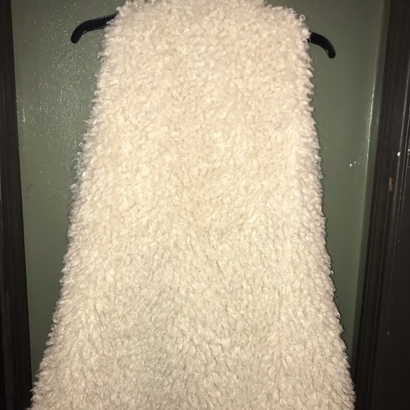Ugg Australia Faux Fur Farrah Vest Med LAST ONE - Picture 2 of 8